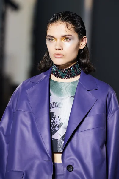Look 49